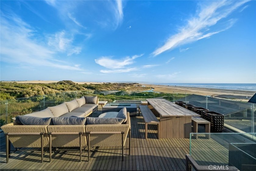 Discover luxury oceanfront living in this custom 3 bedroom, 2 - photo 31