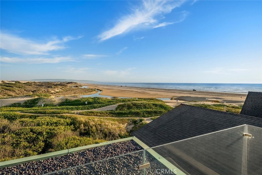 Discover luxury oceanfront living in this custom 3 bedroom, 2 - photo 33