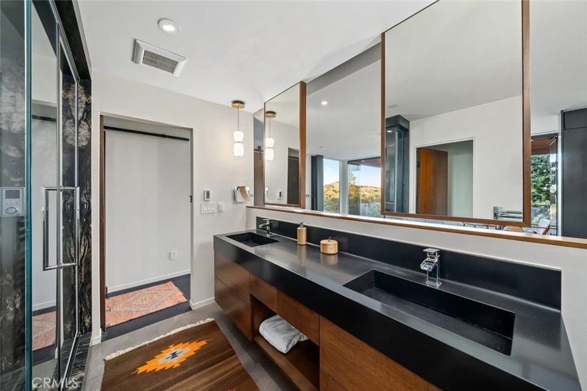 Discover luxury oceanfront living in this custom 3 bedroom, 2 - photo 41