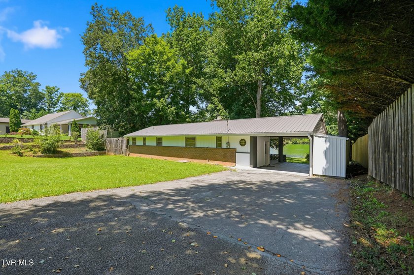 Welcome to your own slice of Boone Lake paradise! If you've been - photo 4