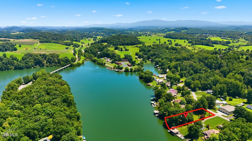 Welcome to your own slice of Boone Lake paradise! If you've been - photo 9