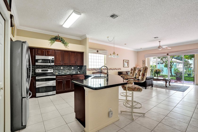 Beautifully maintained, ONE-OWNER 3BR/2BA, K. Hovnanian home in - photo 11
