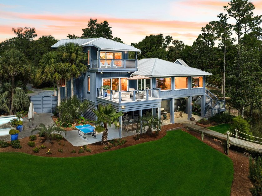 Welcome to this stunning waterfront retreat in historic Point - photo 6