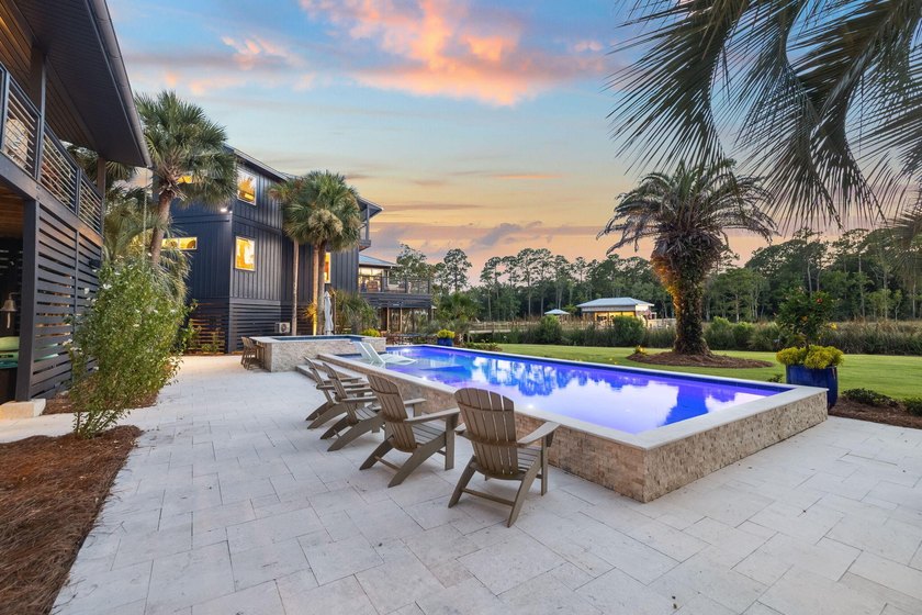 Welcome to this stunning waterfront retreat in historic Point - photo 8