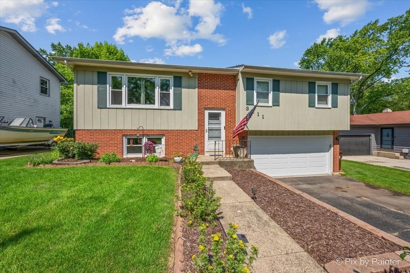 Welcome home! This beautifully maintained 3-bedroom, 1.1-bath - photo 2
