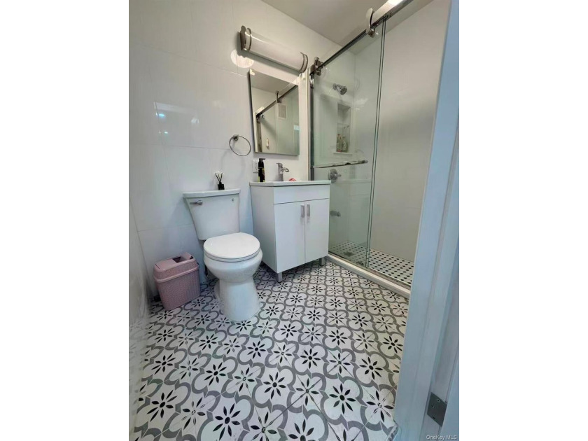 This beautifully renovated condo in the heart of Flushing offers - photo 4