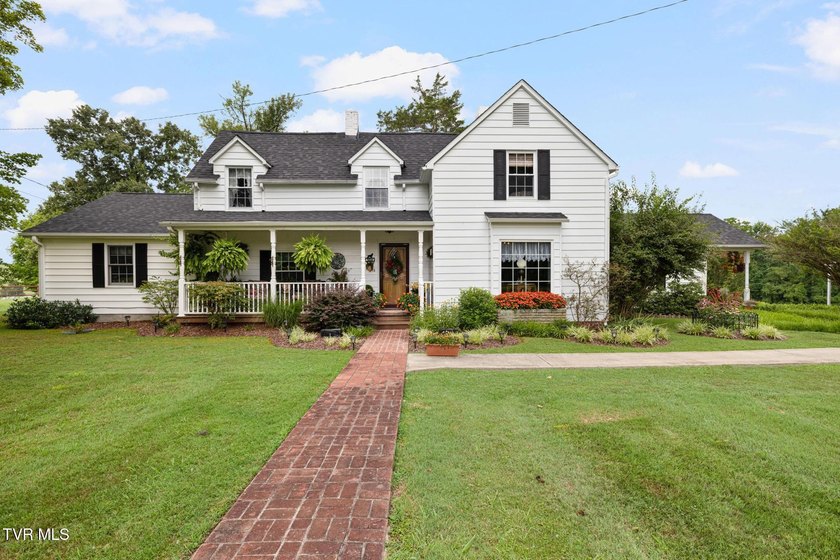 Welcome to this beautifully preserved Tennessee farmhouse - photo 2