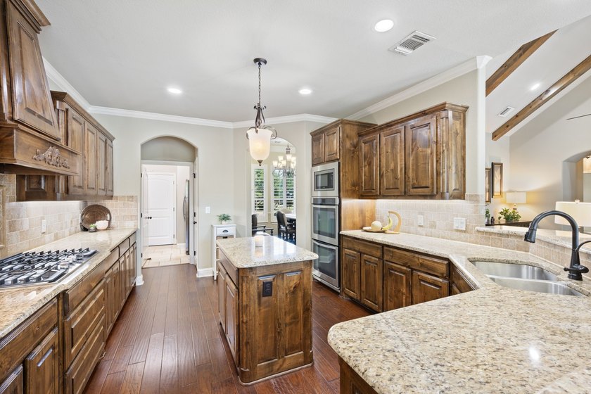 Tucked inside the coveted Catalina Bay waterfront community - photo 18