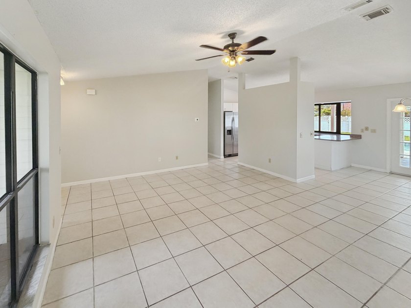 2305 SW Fern Cir is a one-story Port Saint Lucie home with a - photo 18