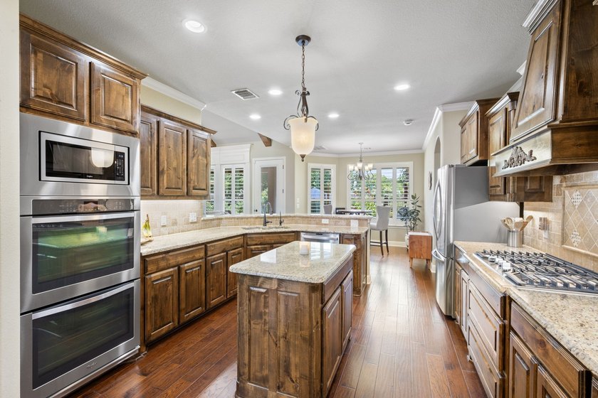 Tucked inside the coveted Catalina Bay waterfront community - photo 19