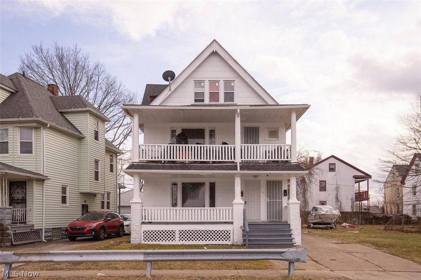 Great investment property. This Huge duplex is move in ready - photo 21