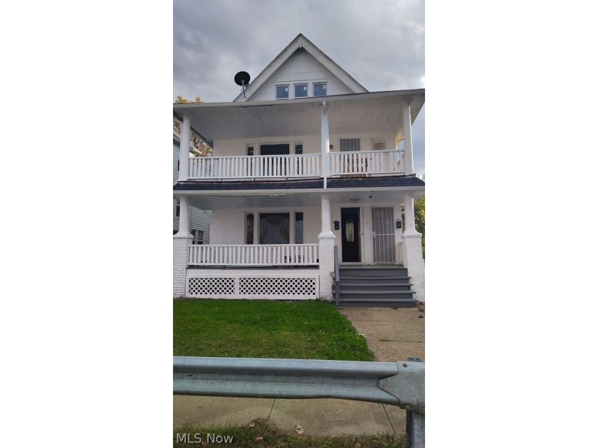 Great investment property. This Huge duplex is move in ready - photo 22