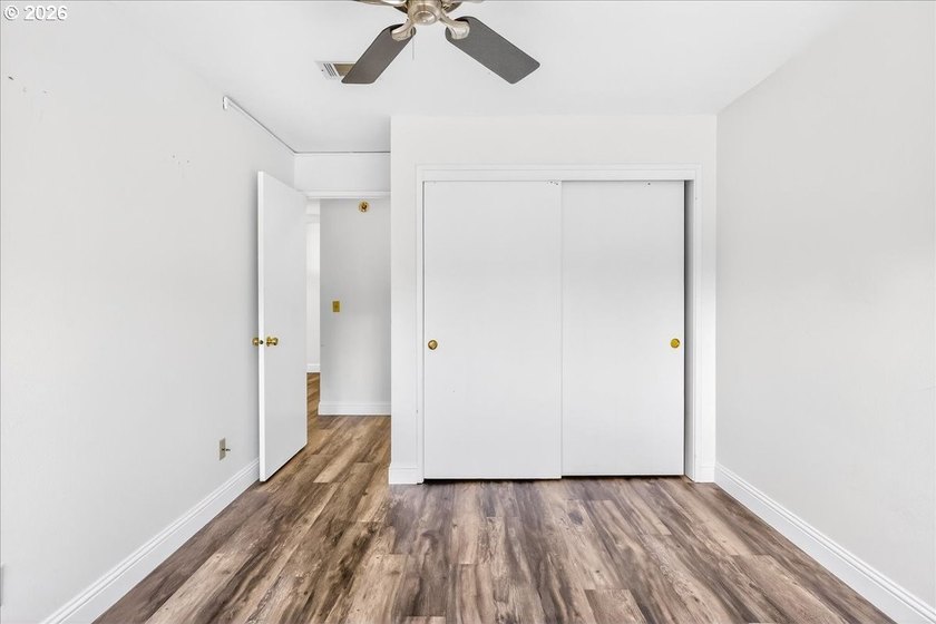 Welcome home to this move-in ready top-floor condo ideally - photo 26