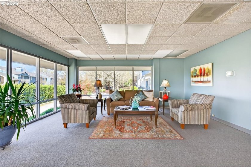 Welcome home to this move-in ready top-floor condo ideally - photo 31
