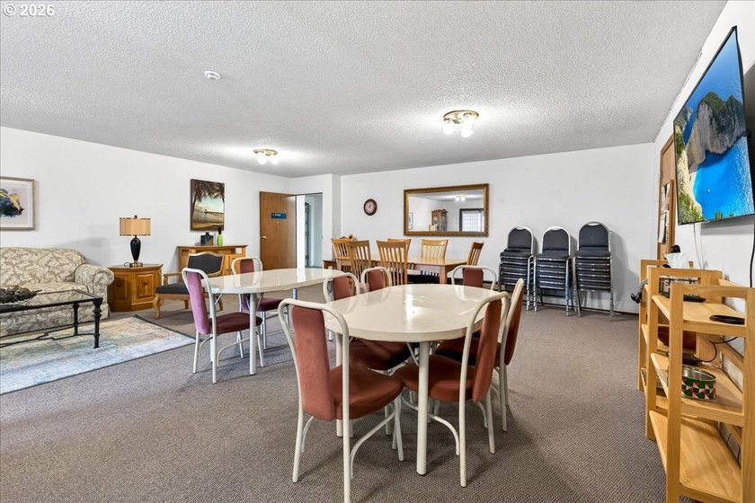 Welcome home to this move-in ready top-floor condo ideally - photo 32