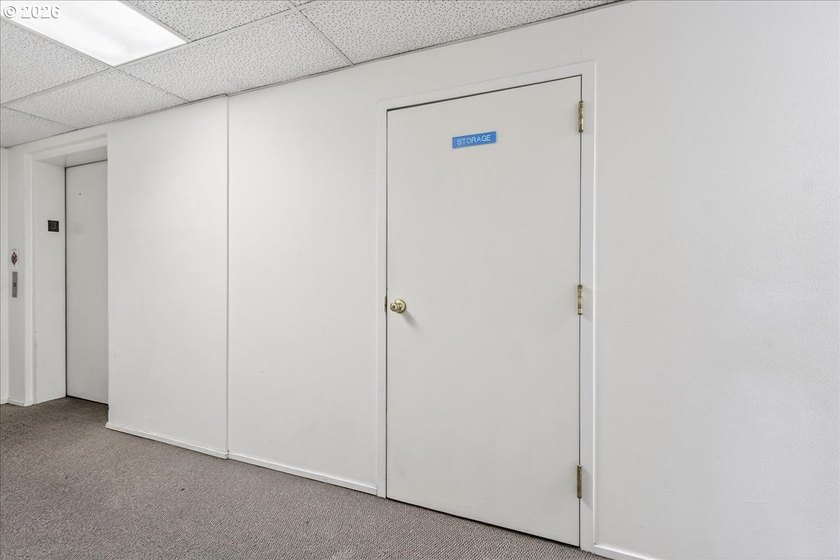 Welcome home to this move-in ready top-floor condo ideally - photo 33