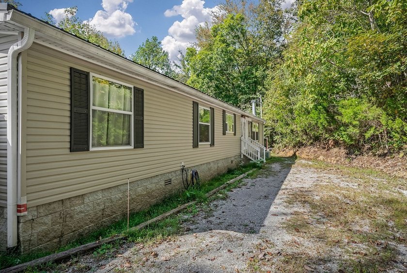 Fishing &amp; Hunting Camp with Mountain Views and River Frontage - photo 45