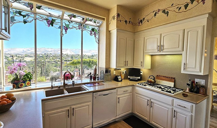 Rare opportunity to own a beautifully maintained view home in - photo 19