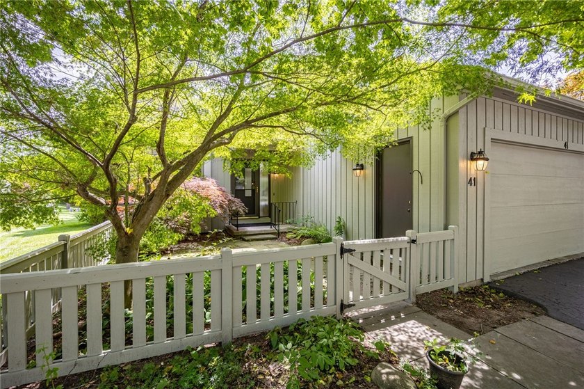 RARE END-UNIT opportunity in the sought-after Allen's Creek - photo 2
