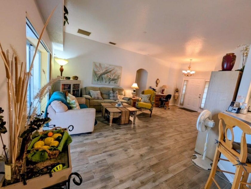 This freshly painted spacious pool home sits on a corner lot - photo 11