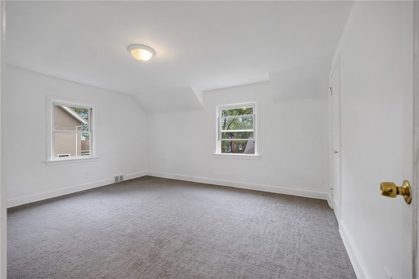 Welcome to this beautifully refreshed 3-bedroom, 1-bath home - photo 17
