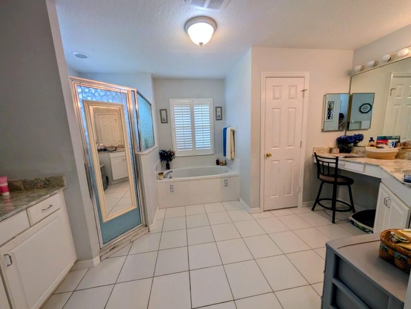 This freshly painted spacious pool home sits on a corner lot - photo 23