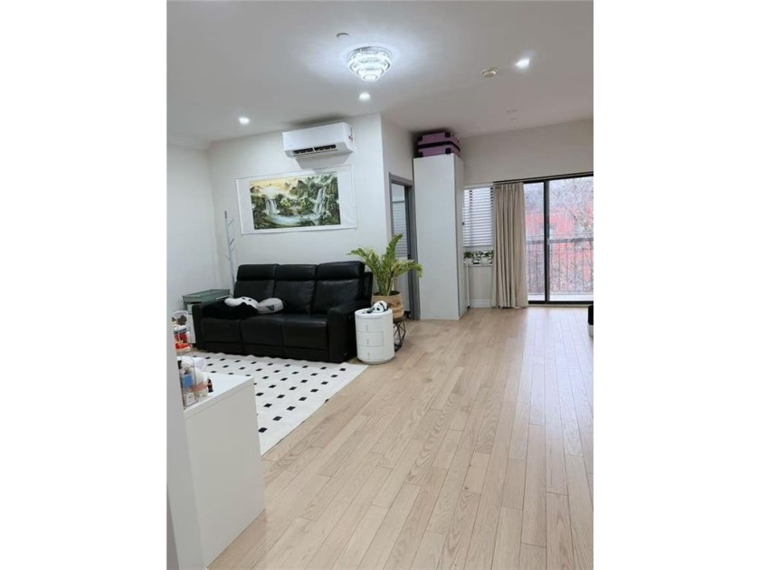 A Spacious 2 Bedrooms 1 Bathroom In Sunset Park Brooklyn. It Was - photo 3