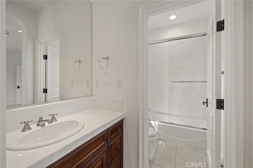 Experience the pinnacle of coastal luxury in the exclusive guard - photo 29