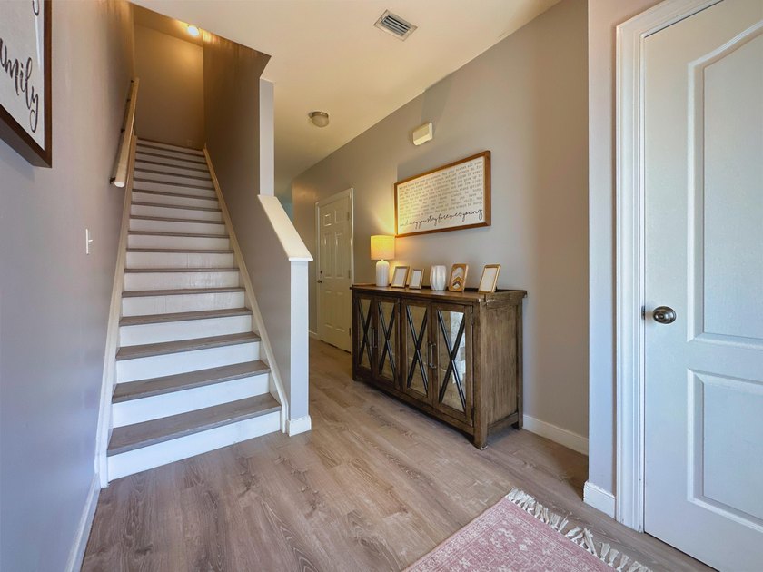 Located just off Main Street in Destin - this 3 bed, 2 bath - photo 5