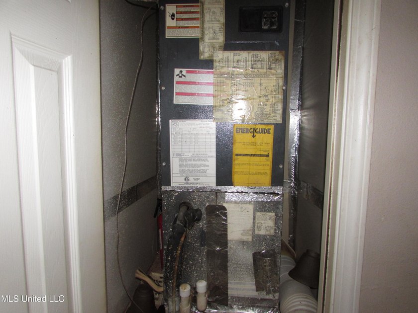 Great investment potential. 3/2 on each side. One side rented - photo 12