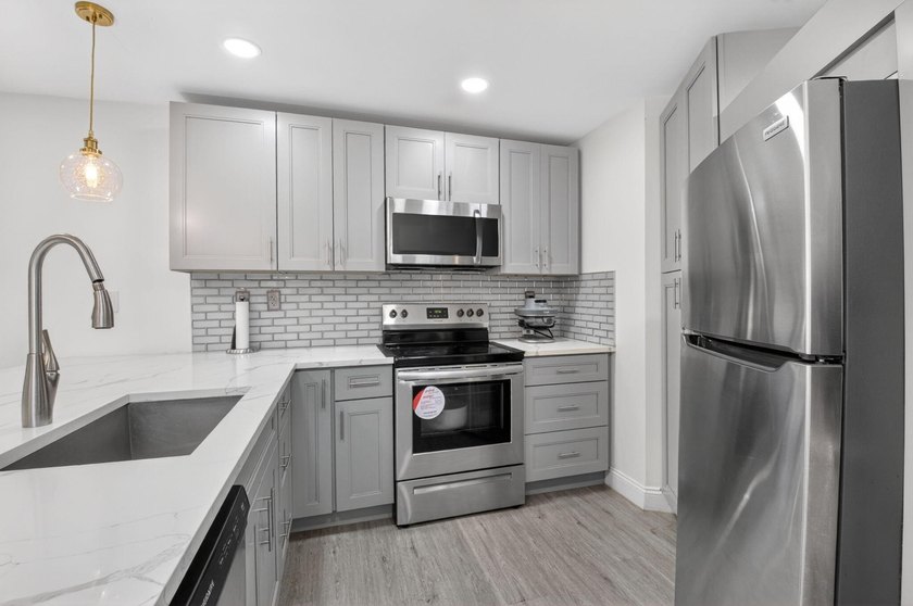 Beautiful and elegant 2-bedroom, 2.5-bath townhome in one of the - photo 13