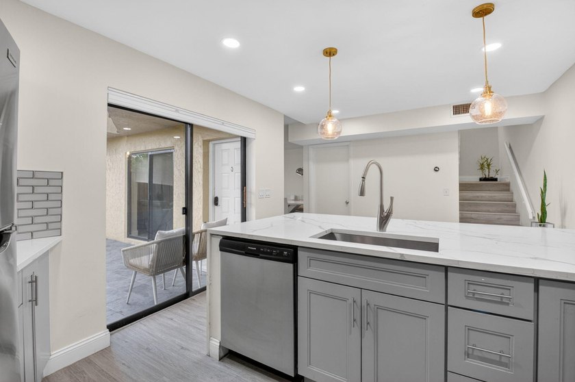 Beautiful and elegant 2-bedroom, 2.5-bath townhome in one of the - photo 14