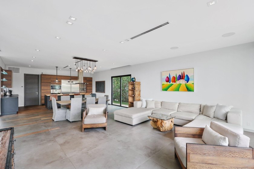 Stunning contemporary 5-bedroom + office waterfront residence - photo 14