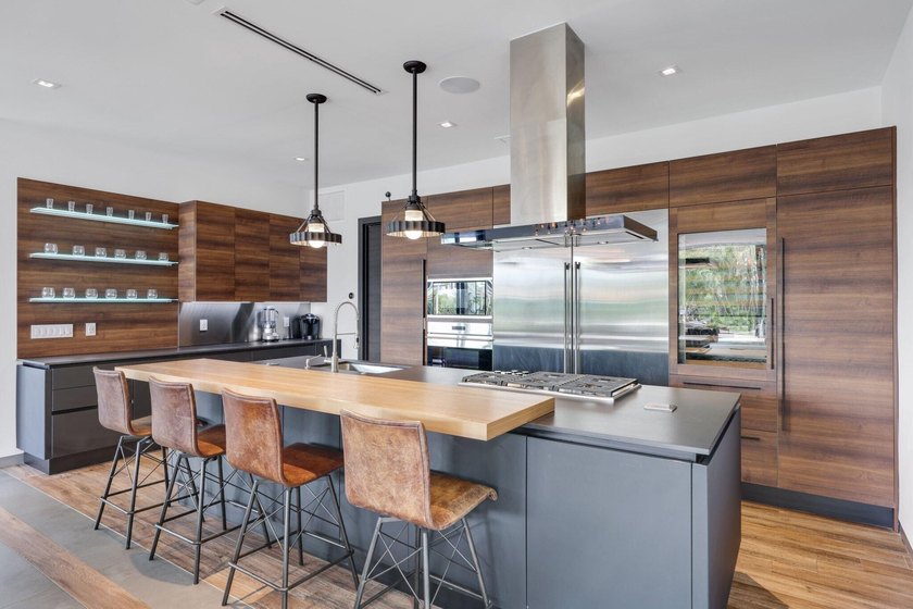 Stunning contemporary 5-bedroom + office waterfront residence - photo 18