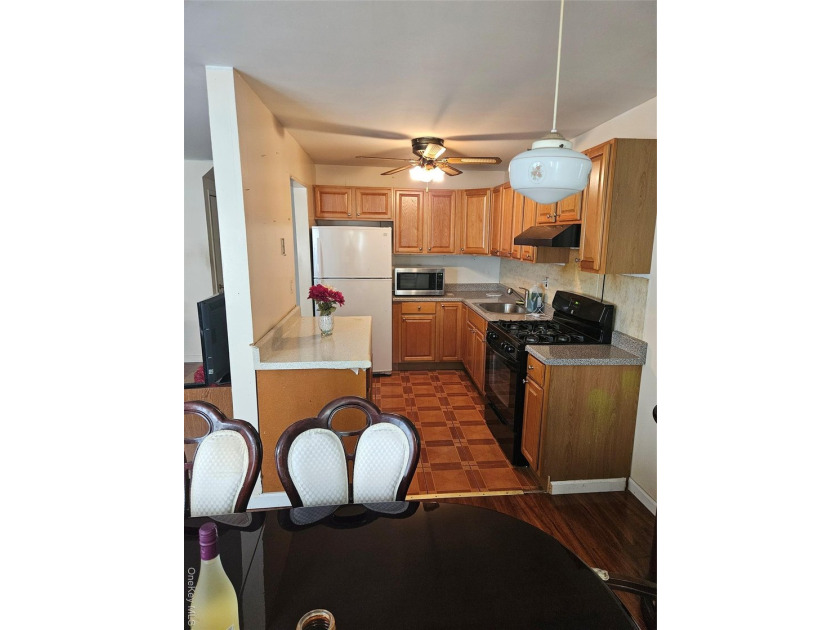 Nicely maintained 2 family home with wood floors. 1st floor has - photo 20