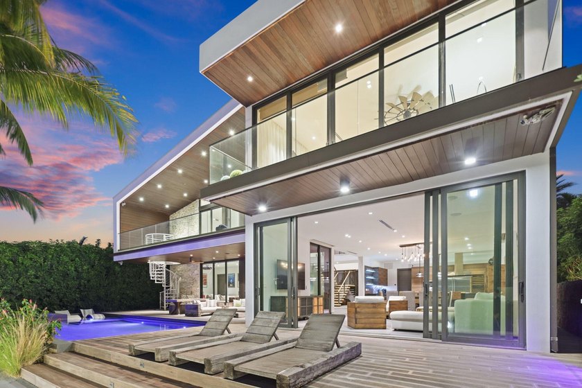 Stunning contemporary 5-bedroom + office waterfront residence - photo 20