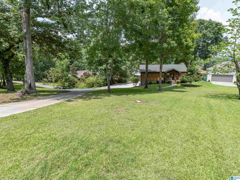 Great location, even better lake views! This move-in ready home - photo 21