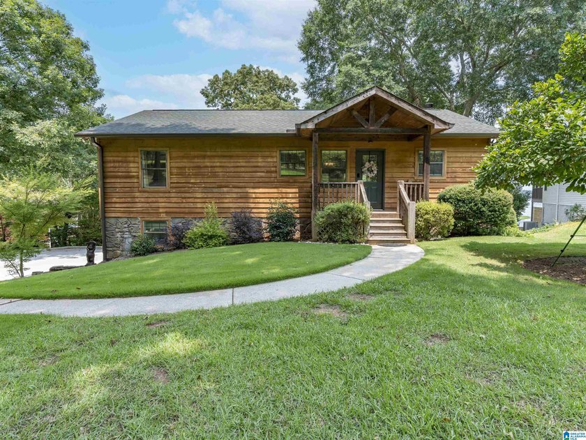 Great location, even better lake views! This move-in ready home - photo 22