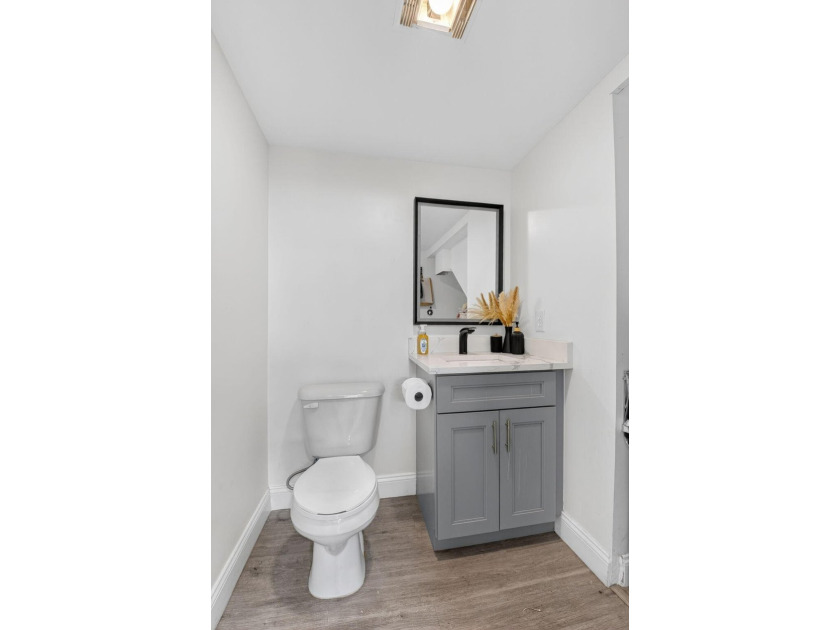 Beautiful and elegant 2-bedroom, 2.5-bath townhome in one of the - photo 22