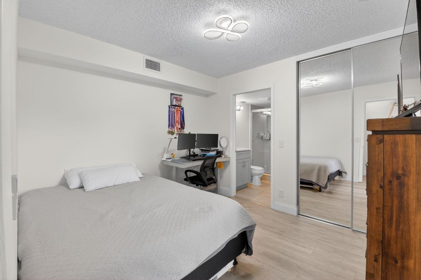 Beautiful and elegant 2-bedroom, 2.5-bath townhome in one of the - photo 23