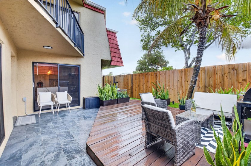 Beautiful and elegant 2-bedroom, 2.5-bath townhome in one of the - photo 25