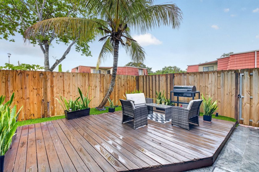 Beautiful and elegant 2-bedroom, 2.5-bath townhome in one of the - photo 26