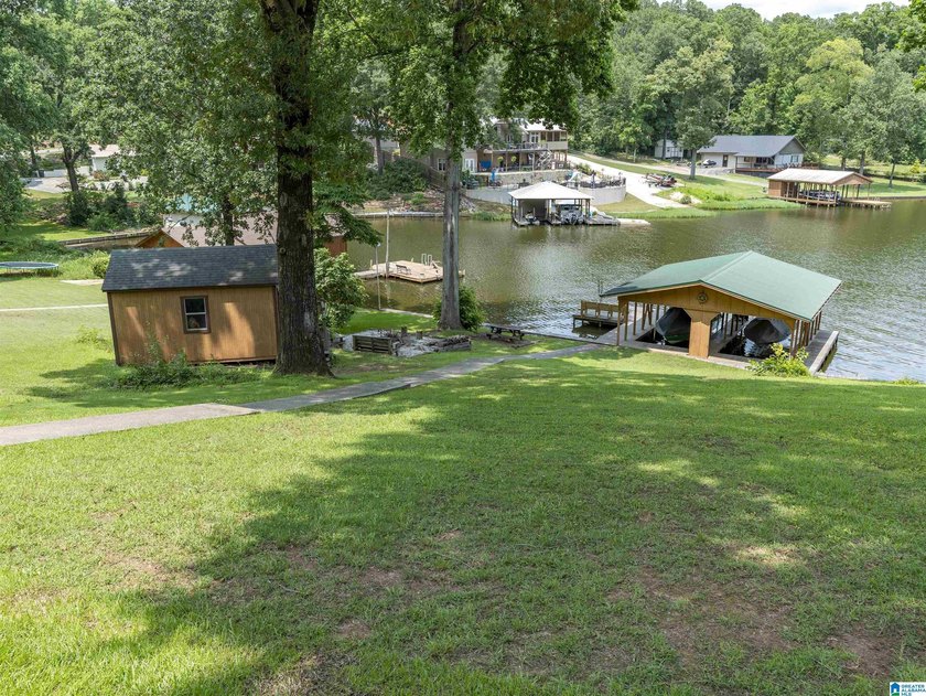Great location, even better lake views! This move-in ready home - photo 31