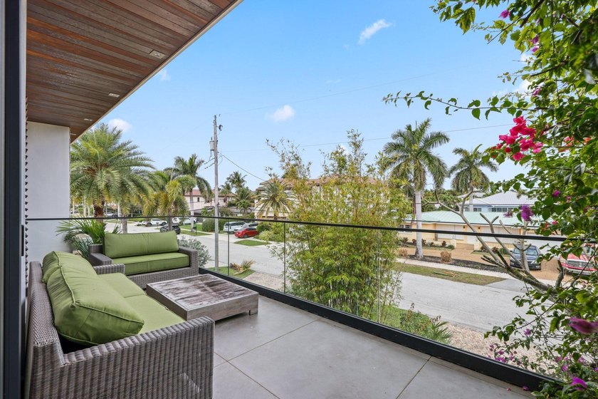 Stunning contemporary 5-bedroom + office waterfront residence - photo 39