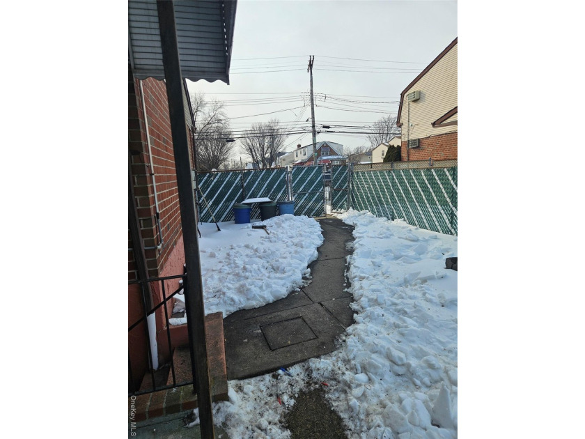 Nicely maintained 2 family home with wood floors. 1st floor has - photo 42