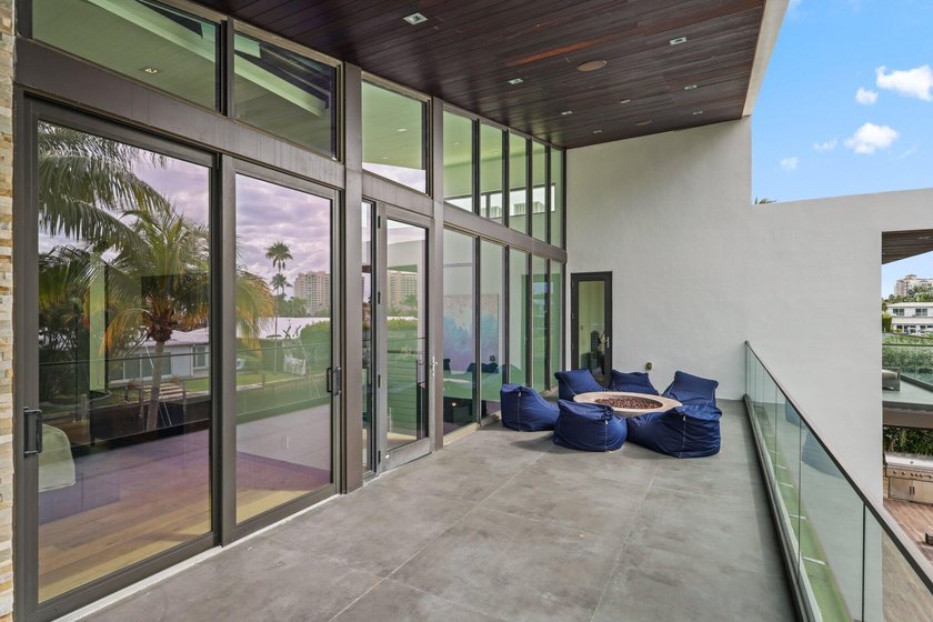 Stunning contemporary 5-bedroom + office waterfront residence - photo 42