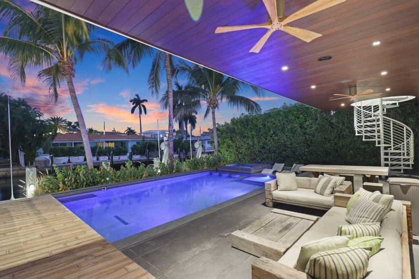 Stunning contemporary 5-bedroom + office waterfront residence - photo 44