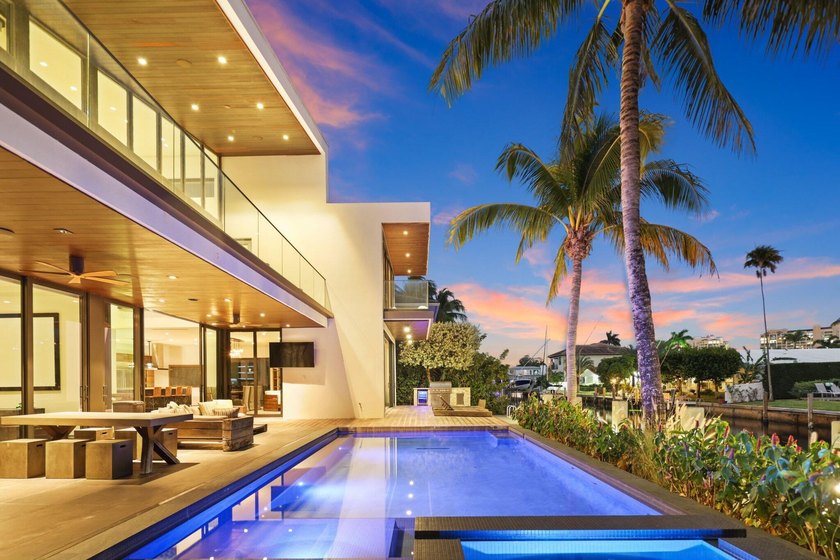 Stunning contemporary 5-bedroom + office waterfront residence - photo 48