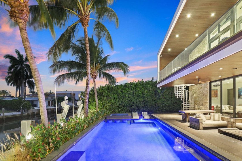 Stunning contemporary 5-bedroom + office waterfront residence - photo 52