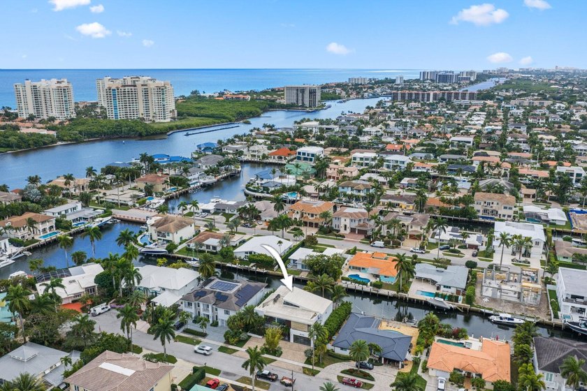 Stunning contemporary 5-bedroom + office waterfront residence - photo 60